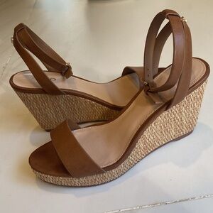 Aldo Platform Wedge 4" Heel Tan Leather with ankle strap size 9